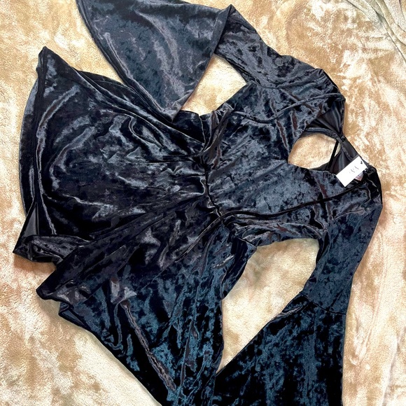 L/S Velvet Romper - Picture 1 of 2